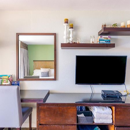 Island Colony Suites هونولولو الغرفة الصورة